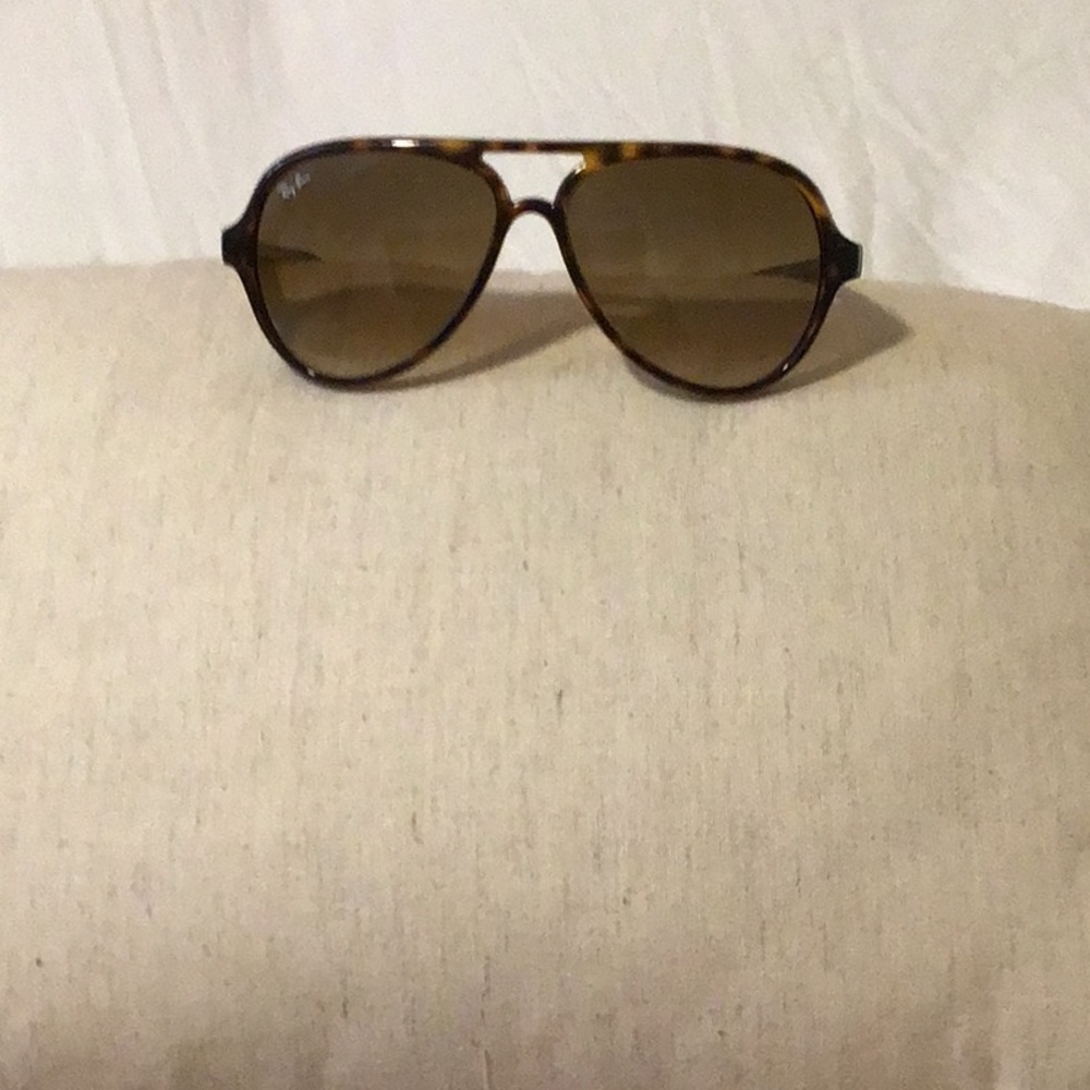 Ray Ban Sunglasses 
CATS 5000 CLASSIC